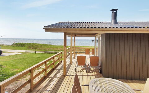 Bertold - 20M from the Sea: Blu, Arbusto, Villetta, Groundcover, Giardino, Estate, Shade, Landscaping, Agriturismo, Eco Hotel