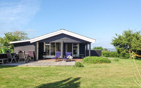 Bibi - 200M from the Sea: Blu, Arbusto, Villetta, Groundcover, Giardino, Estate, Shade, Landscaping, Agriturismo, Eco Hotel