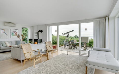Sissela - 5M from the Sea: Mobilia, Interior Design, Pavimentazione, Pavimento, Divano, Legna, Soffitto, Soggiorno, Appartamento, Tavolo