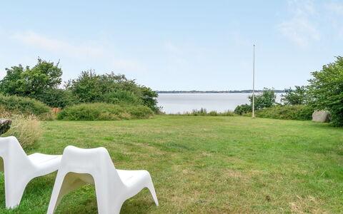 Sissela - 5M from the Sea: Legna, Tetto, Architettura, Casa, Casa, Villetta, Raccordo, Latifoglie, Pendenza, Estate