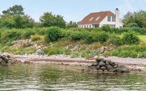 Sissela - 5M from the Sea: Legna, Tetto, Architettura, Casa, Casa, Villetta, Raccordo, Latifoglie, Pendenza, Estate