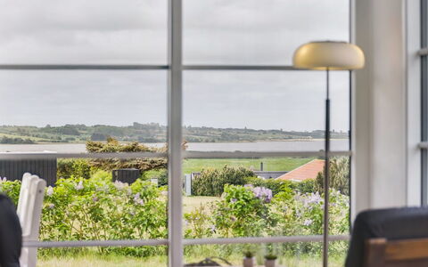Ginnie - 300M from the Sea: Blu, Arbusto, Villetta, Groundcover, Giardino, Estate, Shade, Landscaping, Agriturismo, Eco Hotel