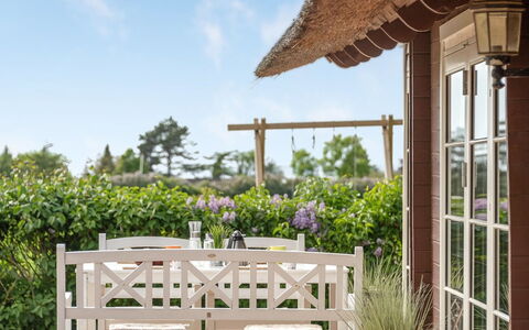 Ginnie - 300M from the Sea: Blu, Arbusto, Villetta, Groundcover, Giardino, Estate, Shade, Landscaping, Agriturismo, Eco Hotel