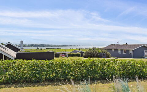 Ginnie - 300M from the Sea: Blu, Arbusto, Villetta, Groundcover, Giardino, Estate, Shade, Landscaping, Agriturismo, Eco Hotel