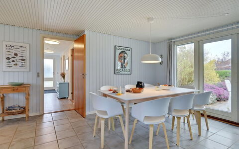 Alrich - 500M from the Sea: Mobilia, Interior Design, Pavimentazione, Legna, Soffitto, Pavimento, Sedia, Tavolo, Cucina & Sala Da Pranzo Tavolo, Sala Da Pranzo