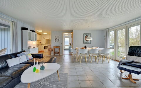 Alrich - 500M from the Sea: Pavimentazione, Legna, Interior Design, Soffitto, Pavimento, Mobilia, Divano, Casa, Soggiorno, Pavimento In Legno
