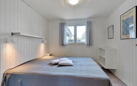 Alrich - 500M from the Sea: Legna, Pavimento, Pavimentazione, Soffitto, Camera Da Letto, Interior Design, Letto, Camera, Lenzuolo, Latifoglie