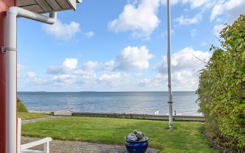 Keti - 5M from the Sea: Blu, Arbusto, Villetta, Groundcover, Giardino, Estate, Shade, Landscaping, Agriturismo, Eco Hotel