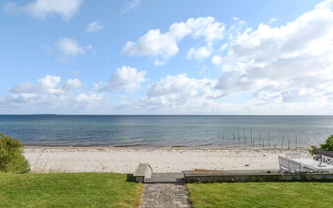 Keti - 5M from the Sea: Blu, Arbusto, Villetta, Groundcover, Giardino, Estate, Shade, Landscaping, Agriturismo, Eco Hotel