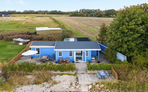 Tana - 5M from the Sea: Blu, Arbusto, Villetta, Groundcover, Giardino, Estate, Shade, Landscaping, Agriturismo, Eco Hotel