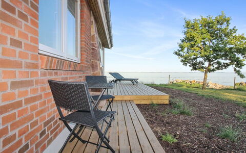 Sasser - 10M from the Sea: Blu, Arbusto, Villetta, Groundcover, Giardino, Estate, Shade, Landscaping, Agriturismo, Eco Hotel