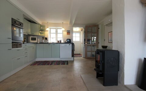 Harre - 300M from the Sea: Pavimentazione, Cucina, Pavimento, Cabinetry, Interior Design, Mobilia, Elettrodomestico Da Cucina, Legna, Controsoffitto, Soffitto