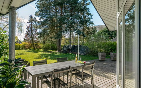 Maira - 150M from the Sea: Arbusto, Lotto, Casa, Giardino, Portico, Shade, Groundcover, Landscaping, Estate
