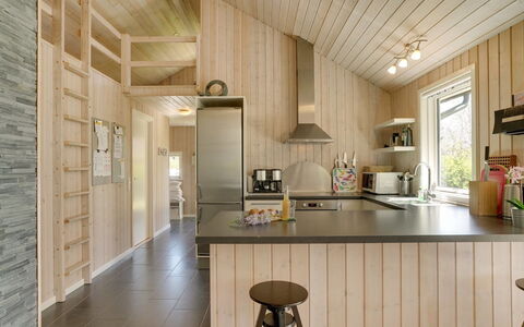 Maira - 150M from the Sea: Cucina, Interior Design, Pavimentazione, Controsoffitto, Legna, Soffitto, Lampada, Mobilia, Elettrodomestico Da Cucina, Pavimento