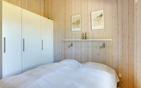 Maira - 150M from the Sea: Legna, Pavimentazione, Camera Da Letto, Pavimento, Soffitto, Interior Design, Letto, Lenzuolo, Bedding, Camera
