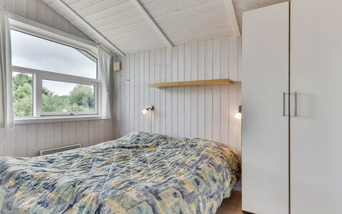Sisko - 600M from the Sea: Camera Da Letto, Legna, Letto, Lenzuolo, Soffitto, Bedding, Interior Design, Pavimentazione, Biancheria, Pavimento