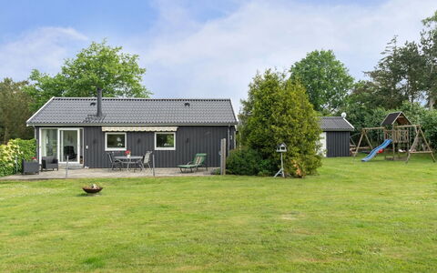 Locan - 1.2Km from the Sea: Tetto, Casa, Casa, Villetta, Raccordo, Estate, Driveway, Edifici Giardino, Cortile, Capannone