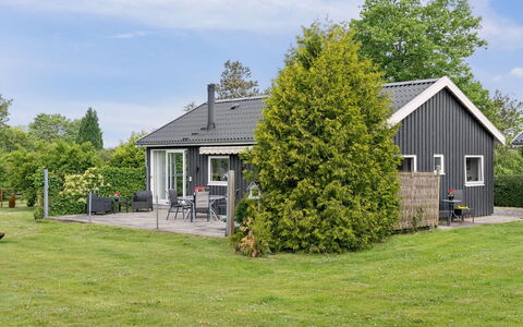 Locan - 1.2Km from the Sea: Tetto, Casa, Casa, Villetta, Raccordo, Estate, Driveway, Edifici Giardino, Cortile, Capannone