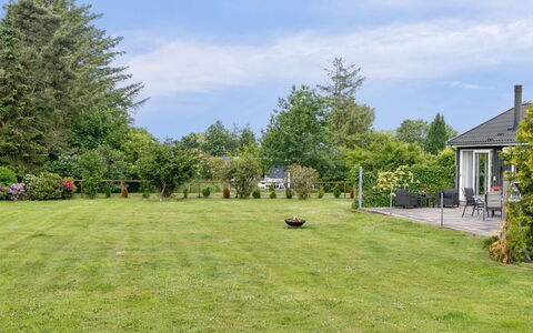 Locan - 1.2Km from the Sea: Tetto, Casa, Casa, Villetta, Raccordo, Estate, Driveway, Edifici Giardino, Cortile, Capannone