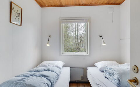 Felisa - 300M from the Sea: Parete, Legna, Camera Da Letto, Soffitto, Letto, Pavimento, Interior Design, Pavimentazione, Bedding, Casa