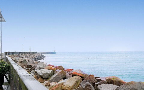 Terina - 5M from the Sea: Tetto, Casa, Casa, Villetta, Raccordo, Estate, Driveway, Edifici Giardino, Cortile, Capannone