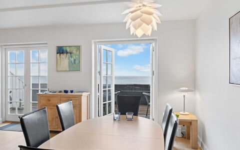 Terina - 5M from the Sea: Tetto, Casa, Casa, Villetta, Raccordo, Estate, Driveway, Edifici Giardino, Cortile, Capannone