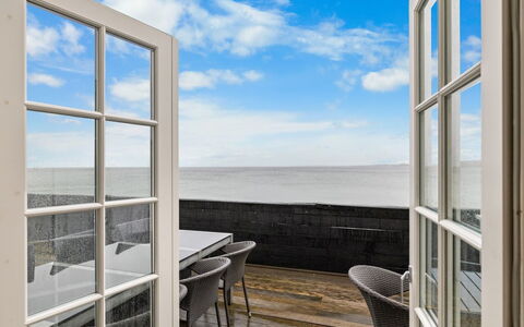 Terina - 5M from the Sea: Tetto, Casa, Casa, Villetta, Raccordo, Estate, Driveway, Edifici Giardino, Cortile, Capannone