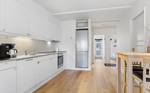 Terina - 5M from the Sea: Tetto, Casa, Casa, Villetta, Raccordo, Estate, Driveway, Edifici Giardino, Cortile, Capannone