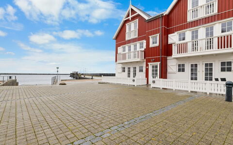 Terina - 5M from the Sea: Tetto, Casa, Casa, Villetta, Raccordo, Estate, Driveway, Edifici Giardino, Cortile, Capannone
