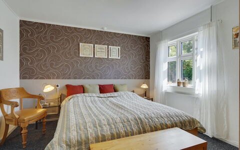 Evje - 250M from the Sea: Letto, Camera Da Letto, Interior Design, Bedding, Lenzuolo, Mobilia, Pavimentazione, Legna, Pavimento, Soffitto