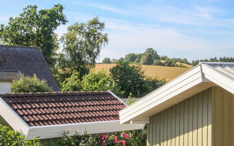 Roel - 500M from the Sea: Tetto, Arbusto, Raccordo, Giardino, Shade, Cortile, Landscaping, Design, Backyard, Edifici Giardino