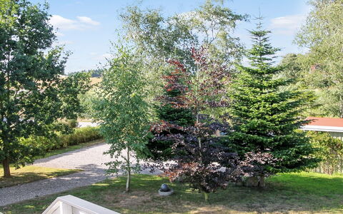 Roel - 500M from the Sea: Foglia, Albero, Ramo, Arbusto, Giardino, Woody Impianto, Prato, Landscaping, Larice