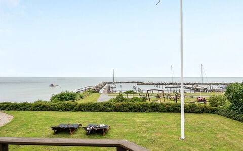 Stefanie - 10M from the Sea: Zona Residenziale, Tetto, Sobborgo, Driveway, Estate, Camino