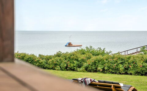 Stefanie - 10M from the Sea: Zona Residenziale, Tetto, Sobborgo, Driveway, Estate, Camino