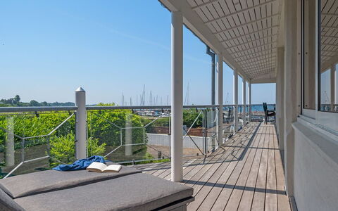 Irma - 25M from the Sea: Tetto, Casa, Casa, Villetta, Raccordo, Estate, Driveway, Edifici Giardino, Cortile, Capannone