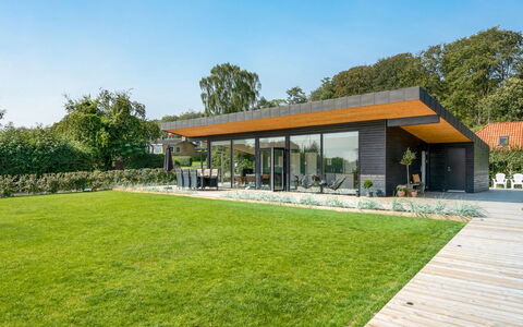 Sebbi - 90M from the Sea: Legna, Tetto, Architettura, Casa, Casa, Villetta, Raccordo, Latifoglie, Pendenza, Estate