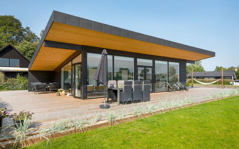 Sebbi - 90M from the Sea: Legna, Tetto, Architettura, Casa, Casa, Villetta, Raccordo, Latifoglie, Pendenza, Estate