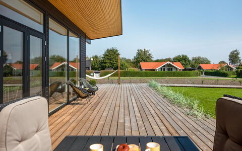 Sebbi - 90M from the Sea: Legna, Tetto, Architettura, Casa, Casa, Villetta, Raccordo, Latifoglie, Pendenza, Estate