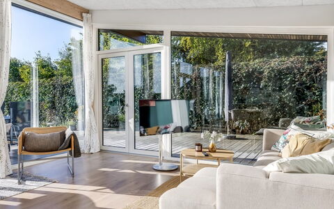 Sebbi - 90M from the Sea: Mobilia, Interior Design, Pavimentazione, Pavimento, Divano, Soggiorno, Sedia, Illuminazione, Soffitto, Casa