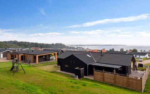 Gunborg - 400M from the Sea: Mobilia, Interior Design, Pavimentazione, Legna, Pavimento, Soffitto, Pavimento In Legno, Sedia, Tavolo, Illuminazione