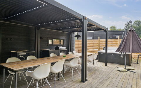 Gunborg - 400M from the Sea: Mobilia, Interior Design, Pavimentazione, Legna, Pavimento, Soffitto, Pavimento In Legno, Sedia, Tavolo, Illuminazione