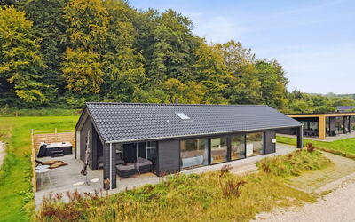 Gunborg - 400M from the Sea