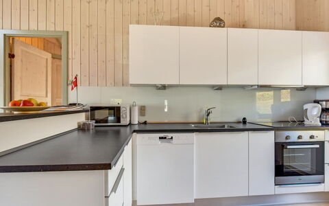 Apsolon - 150M from the Sea: Cucina, Controsoffitto, Elettrodomestico Da Cucina, Pavimentazione, Interior Design, Cabinetry, Legna, Mobilia, Lavandino Della Cucina, Apparecchio Major