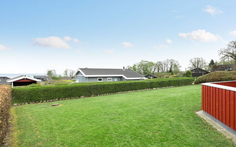Henrijette - 200M from the Sea: Erba, Verde, Casa, Tetto, Arbusto, Zona Residenziale, Paesaggio, Giardino, Lotto, Casa