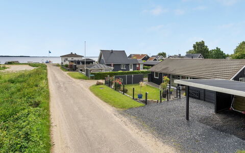 Kei - 75M from the Sea: Tetto, Casa, Casa, Villetta, Raccordo, Estate, Driveway, Edifici Giardino, Cortile, Capannone
