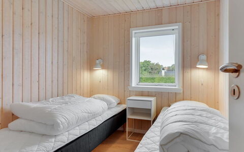 Serey - 500M from the Sea: Legna, Camera Da Letto, Soffitto, Letto, Interior Design, Pavimento, Bedding, Lenzuolo, Telaio Del Letto, Plank