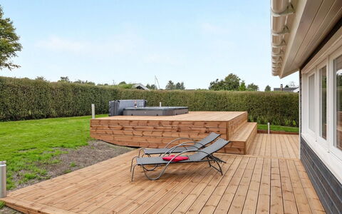 Serey - 500M from the Sea: Legna, Pavimento In Legno, Latifoglie, Mobili Da Esterno, Plank, Deck, Color Legno, Materiale Composito, Giardino, Backyard