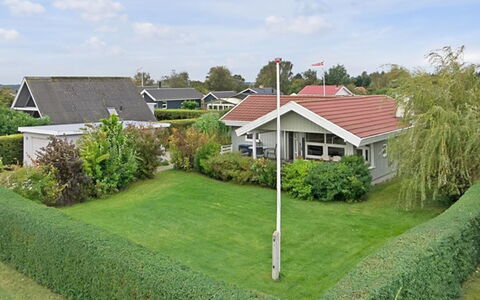 Stenkil - 250M from the Sea: Tetto, Casa, Casa, Villetta, Porta, Raccordo, Deck, Portico, Plank, Latifoglie