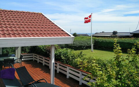 Stenkil - 250M from the Sea: Tetto, Casa, Casa, Villetta, Porta, Raccordo, Deck, Portico, Plank, Latifoglie