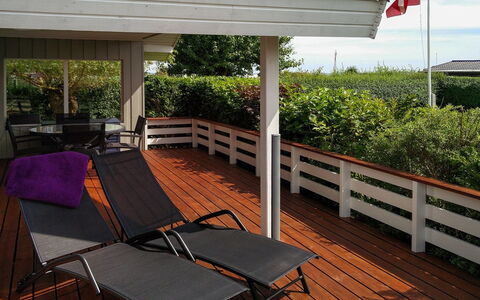 Stenkil - 250M from the Sea: Tetto, Casa, Casa, Villetta, Porta, Raccordo, Deck, Portico, Plank, Latifoglie